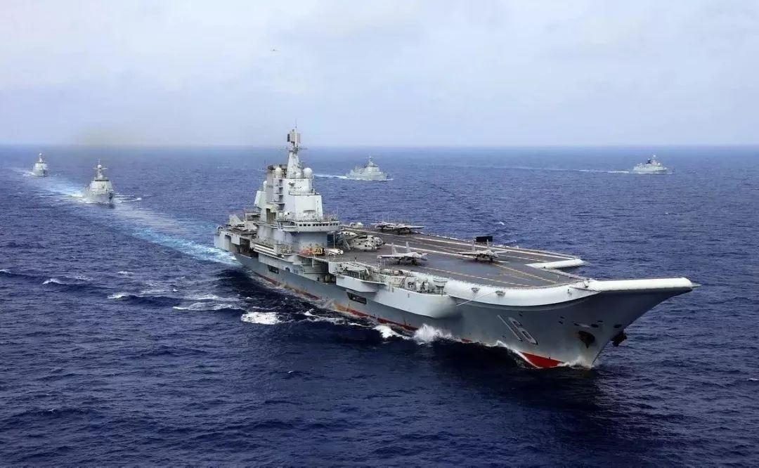 遼寧艦正式交付海軍，中國(guó)海軍力量再添輝煌一筆，遼寧艦正式交付海軍，中國(guó)海軍力量再添輝煌巨艦