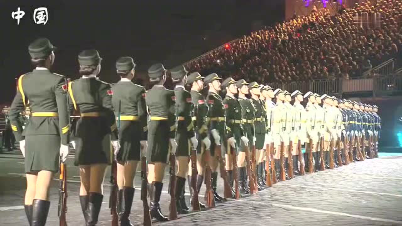 中國(guó)女兵最炫目的表演，英勇與美麗的完美結(jié)合，中國(guó)女兵，英勇與美麗的完美演繹