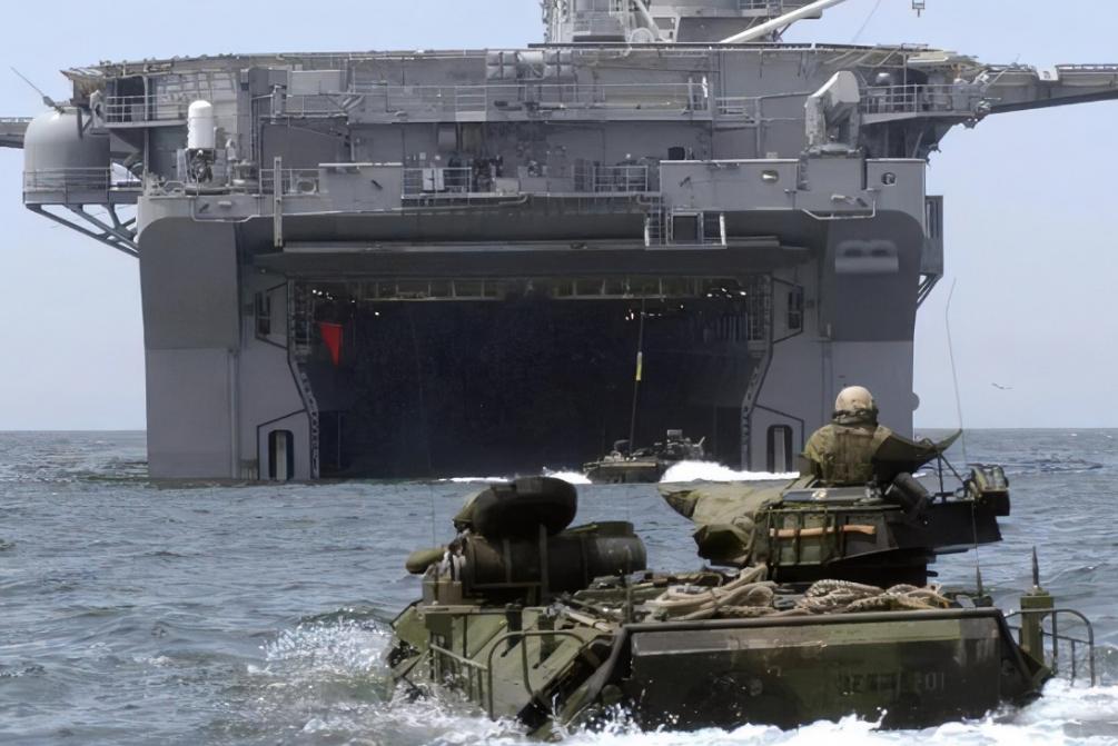 揭秘中國(guó)海軍的驕傲，076型兩棲攻擊艦的尺寸與實(shí)力，中國(guó)海軍驕傲，揭秘076型兩棲攻擊艦尺寸與實(shí)力