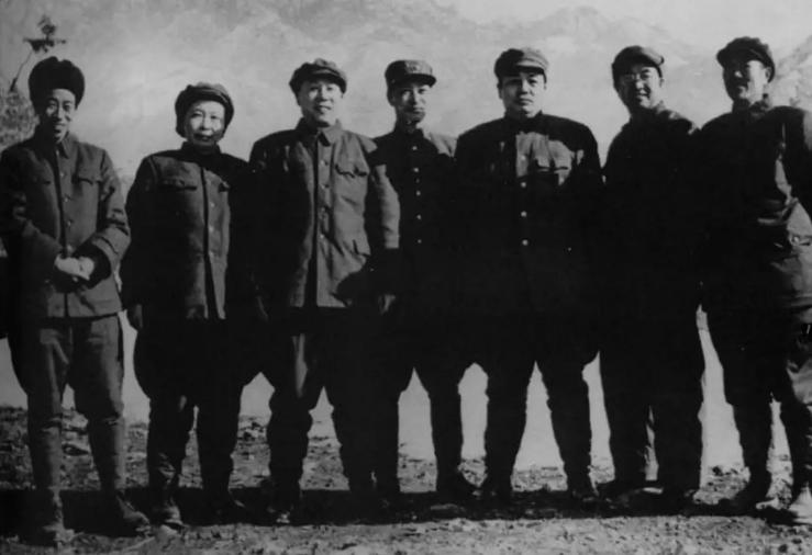 朝鮮63式半自動(dòng)步槍?zhuān)瑲v史、特點(diǎn)與現(xiàn)代軍事價(jià)值，朝鮮63式半自動(dòng)步槍?zhuān)瑲v史沿革、特點(diǎn)解析與現(xiàn)代軍事價(jià)值探討