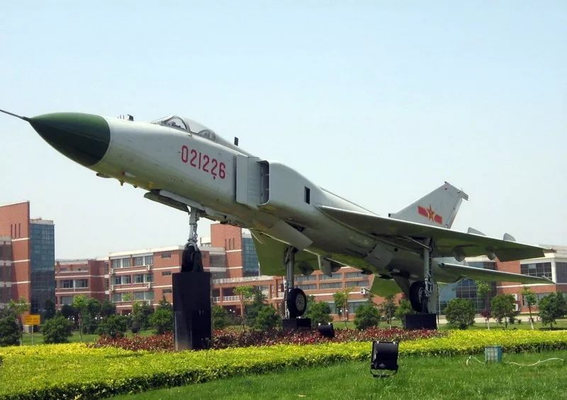 南昌航空大學(xué)與殲8飛機(jī)，歷史、技術(shù)與傳承的交融，南昌航空大學(xué)與殲8飛機(jī)的歷史、技術(shù)與傳承之旅
