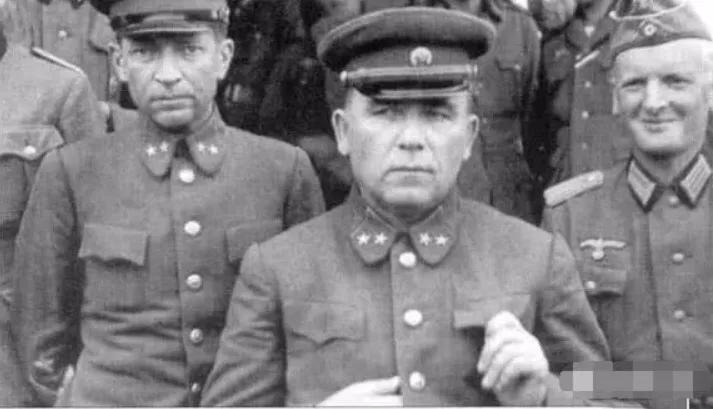 中國軍人軍銜標(biāo)志，榮譽(yù)與責(zé)任的象征，中國軍人軍銜標(biāo)志，榮譽(yù)與責(zé)任的獨(dú)特徽章