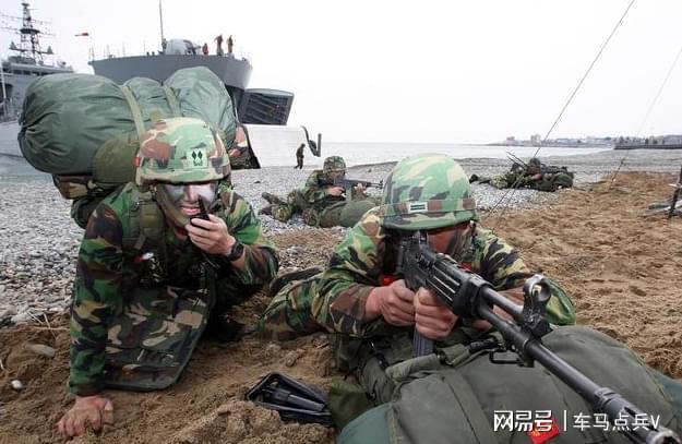 解放軍實戰(zhàn)演練視頻，展現(xiàn)強(qiáng)大國防實力與軍事素養(yǎng)，解放軍實戰(zhàn)演練展示國防實力與軍事素養(yǎng)提升