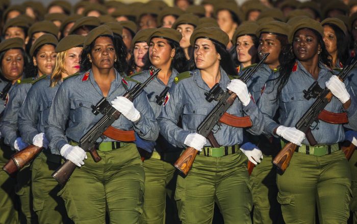 非洲女兵閱兵圖片，展現(xiàn)力量與榮耀的時(shí)刻，非洲女兵閱兵風(fēng)采，力量與榮耀的展現(xiàn)時(shí)刻