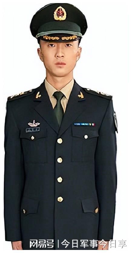 火箭軍的軍服照片分類，展現(xiàn)軍威與榮耀的象征，火箭軍軍服分類展示，軍威與榮耀的象征